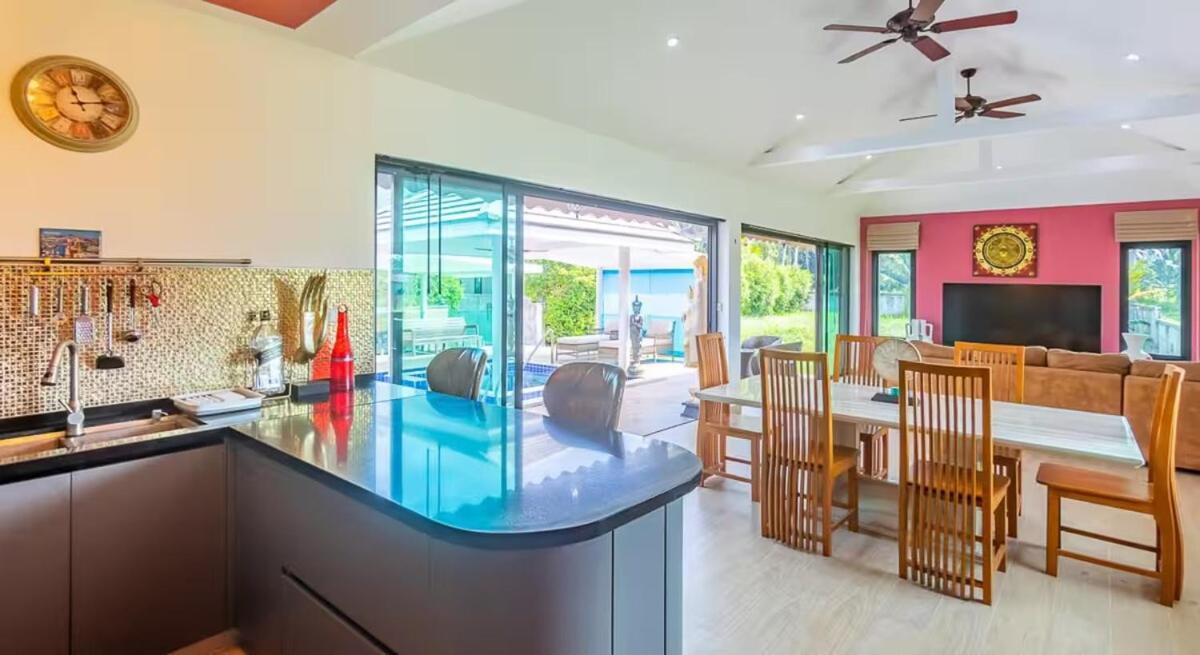 Florida 4 & Pools Villa *